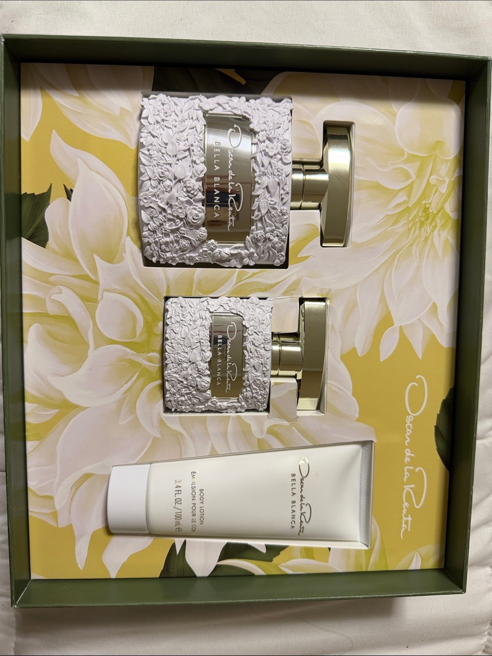 Oscar de la Renta Bella Blanca Bath & Body Set in White and Gold Accents